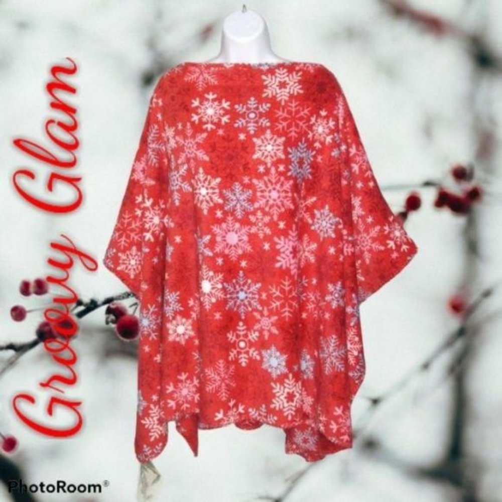 GROOVY GLAM Red Handmade  Snowflakes Plush Poncho